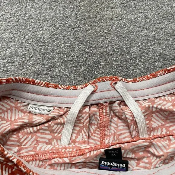 Patagonia Shorts Adult Extra Small XS Orange Geometric Nylon Baggies 4 in Ladies - Picture 6 of 9